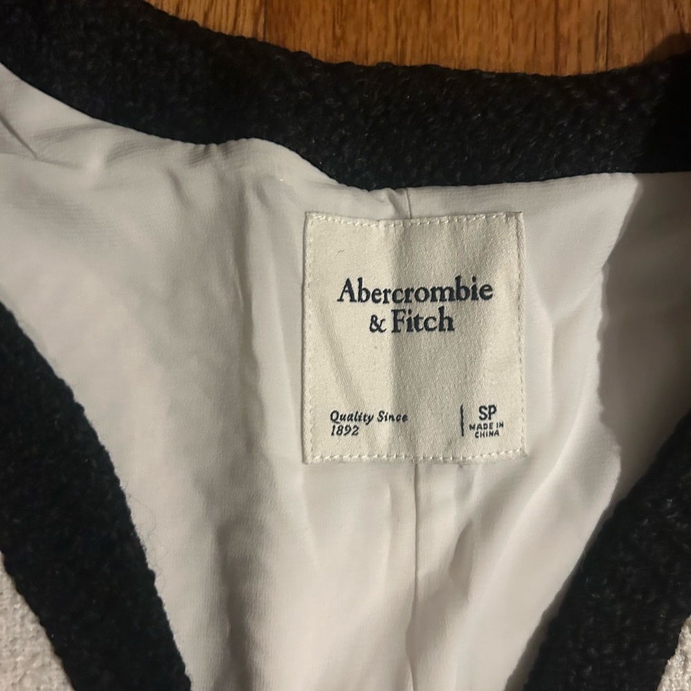 Abercrombie & Fitch Cream Dress with Black Accents - Picture 2 of 2